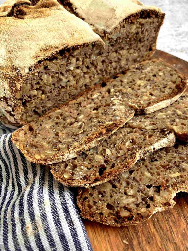 dinkelbrot mit sonnenblumenkernen