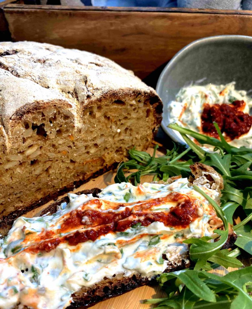 Harissa-Frischkäseaufstrich mit Rucola - Claudia's Kitchen Harissa-Frischkäseaufstrich mit Rucola - Claudia's Kitchen